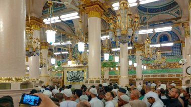 Medine, Suudi Arabistan - 01 Aralık 2019: Umra ve Hac yolculuğu Peygamber Muhammed Mescidi un Nabawi