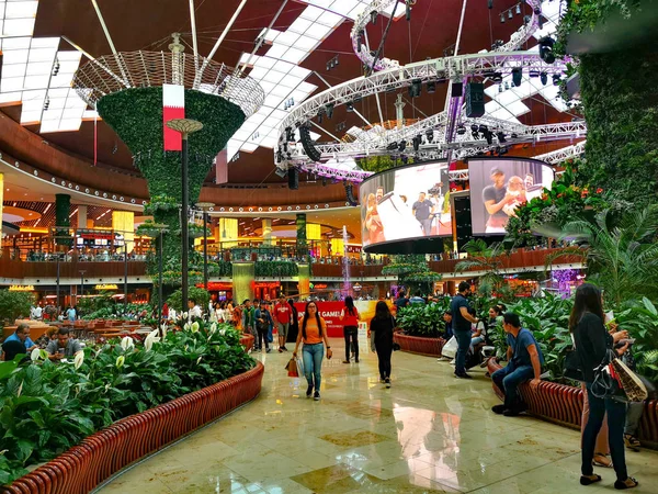 Mall of Katar, Doha, Katar-01 Prosinec 2019: Krásný obchoďák v Kataru — Stock fotografie