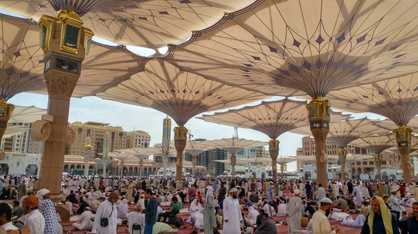 Medina, Σαουδική Αραβία - 01 December 2019: Umra and Hajj Ταξίδι στον Προφήτη Μωάμεθ Τζαμί Masjid un Nabawi — Φωτογραφία Αρχείου