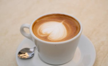 Kahve çekirdekli kapuçinonun arka plan görüntüsü.