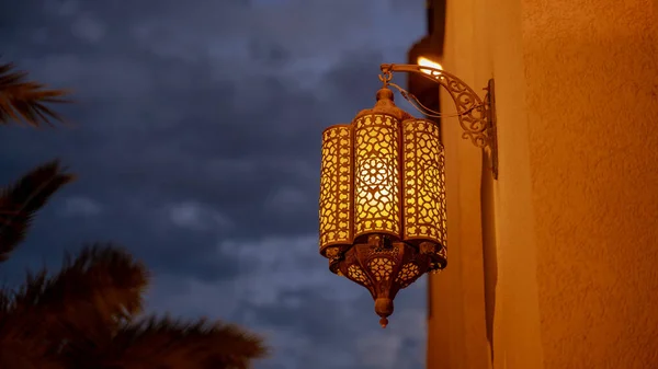 Candeeiro Estilo Marroquino Uma Mesquita Doha Qatar — Fotografia de Stock
