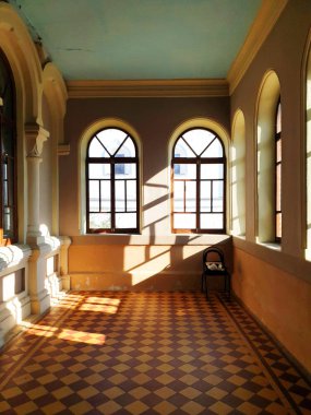  Rusya 'da bir adada parlak bir oda