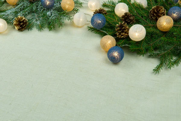 Composição de Natal, decoração de Natal colocado em uma colcha de linho natural. Eco Natal está sempre na moda. Pode ser usado como cartões postais, fundos, papéis de parede, cartazes... — Fotografia de Stock