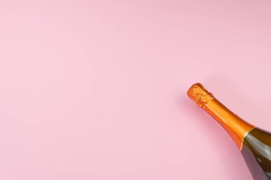 Sevgililer Günü konsepti pembe arka planda, süslemeli. Sevgililer Günü konsepti, düğünler, nişanlar, anneler günü, doğum günü, yeni yıl, Noel ve diğer tatiller. Düz f