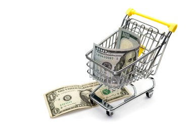Beyaz banknotlarla dolu bir alışveriş arabası. Konsept: kredi, yatırım, emekli maaşı, tasarruf, finansman, teminat, borç, mortgage, mali kriz veya yükseliş, yükselme veya düşüş