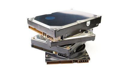 Sabit disk sürücüsü Hdd, sabit disk, sabit disk veya sabit disk, bir veya daha katı bir şekilde dijital verileri depolamak ve almak için manyetik depolama kullanan bir elektro-mekanik veri depolama cihazıdır.