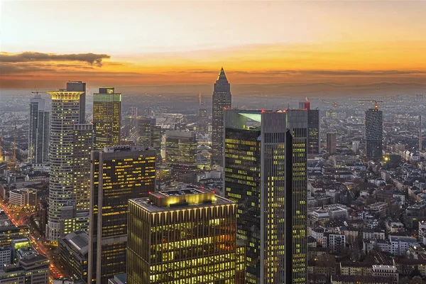 Zonsondergang boven het zakencentrum van Frankfurt am Main. Ffm — Stockfoto