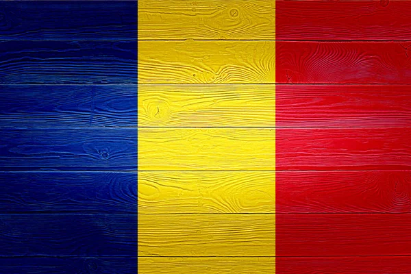 Bandera de Rumanía pintada sobre fondo de madera vieja. Textura de tablero de madera anudada luz natural cepillada. Textura de madera Bandera de fondo de Romania . — Foto de Stock