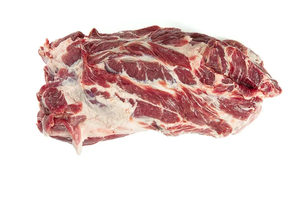 Friss nyers sertéshús, fehér alapon izolálva. Sertéshas fehér háttérrel. Nyers sertésnyak csont nélkül, közelkép, izolált. — Stock Fotó
