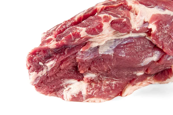 Carne fresca crua de porco no pescoço isolada sobre fundo branco. Barriga de porco em um fundo branco. Pescoço de porco cru desossado, close-up, isolado . — Fotografia de Stock