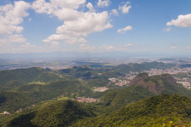 Jacarepagua 'daki Quilombo taşının tepesinden, Rio de Janeiro.