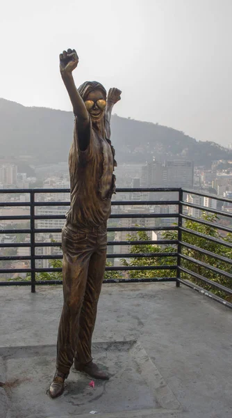 Michael Jackson standbeeld gelegen op Santa Marta heuvel in Rio de Janeiro — Stockfoto