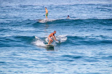 Rio de Janeiro, Brezilya 'daki Copacabana plajında stand-up çalışması yapan adam - 7 Mart 2020: Rio de Janeiro' daki Copacabana plajında 6..