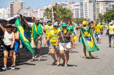 Rio de Janeiro, Brezilya 'daki Copacabana Plajı' nda gösteri - 15 Mart 2020: Rio de Janeiro 'daki Copacabana Plajı' nda Bolsonaro hükümeti lehine gösteri.