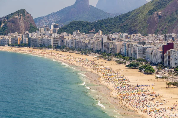 Copacabana Strand Voll Einem Typischen Sonnigen Sonntag Rio Janeiro Brasilien — Stockfoto