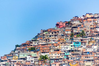 Rio de Janeiro Brezilya 'daki Leblon bölgesinden beri Vidigal Tepesi.
