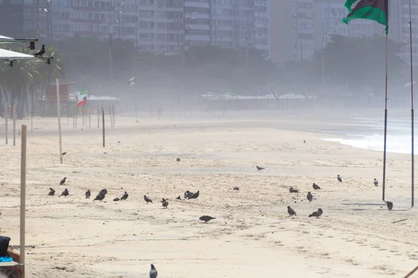Άδεια Παραλία Copacabana Κατά Διάρκεια Της Καραντίνας Coronavirus Στο Ρίο — Φωτογραφία Αρχείου