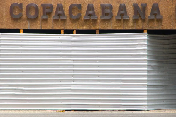Закрита Будівля Залізною Стороною Закриває Вхід Копакабани Під Час Коронавірусного — стокове фото