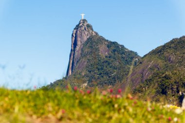 Kurtarıcı İsa, Brezilya 'nın Rio de Janeiro kentindeki Flaman barajından 27 Ağustos 2017' de görüldü. Kurtarıcı İsa, Rio de Janeiro 'da güzel bir kış gününde Flaman seddinden görüldü..