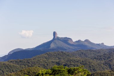 Angra dos Reis 'in zirvesi, Sao Paulo Brezilya' nın Serra da Bocaina kentindeki Bananau şehrinden görüldü..