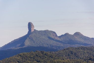 Angra dos Reis 'in zirvesi, Sao Paulo Brezilya' nın Serra da Bocaina kentindeki Bananau şehrinden görüldü..