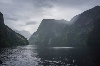 Fiords Dağları Tepeleri Deniz Şelalesi Tekne İtfaiyesi Milford Sesi Şüpheli Ses Yeni Zelanda 
