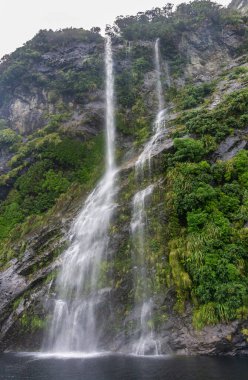 Fiords Dağları Tepeleri Deniz Şelalesi Tekne İtfaiyesi Milford Sesi Şüpheli Ses Yeni Zelanda 