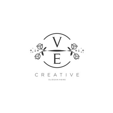 Şablon çiçekli VE İlk logosu, iş logosu, moda, kozmetik, güzellik
