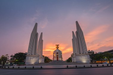 Tayland 'da demokrasi abidesi