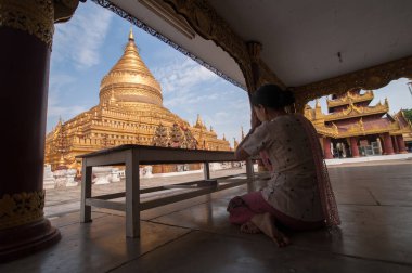Wat shwezigon in bagan, Myanmar