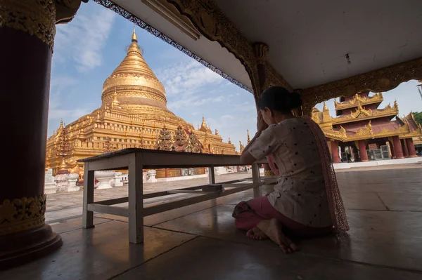 Wat shwezigon in bagan, Myanmar — стоковое фото