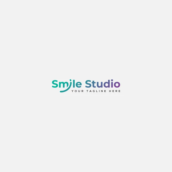 Jednoduchý logotyp úsměvu, legrační logo úsměvu — Stockový vektor