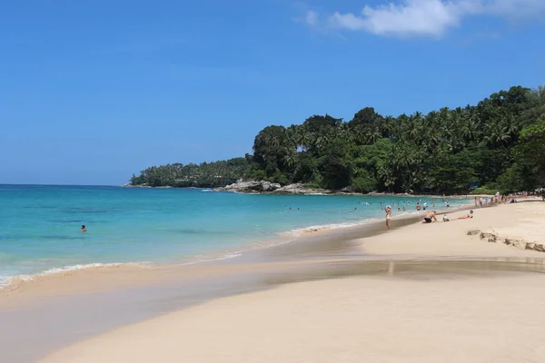 Widok Plażę Patong Phuket Fale Morskie Toczą Się Piaszczystym Brzegu — Zdjęcie stockowe