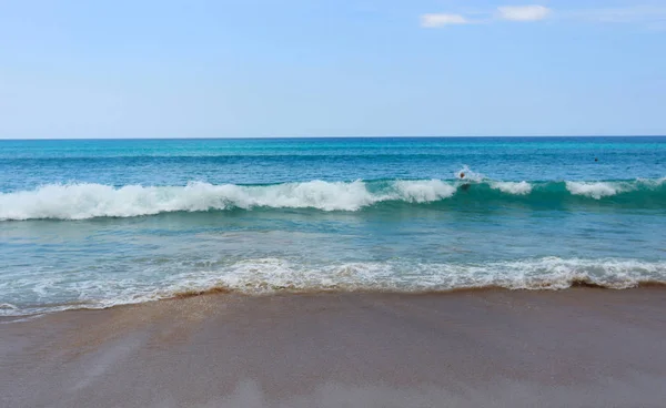 Vista Playa Patong Phuket Las Olas Del Mar Ruedan Orilla — Foto de Stock