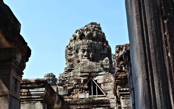 Blick Auf Tempel Und Antike Gebäude Kambodscha Umgeben Von Regenwald — Stockfoto