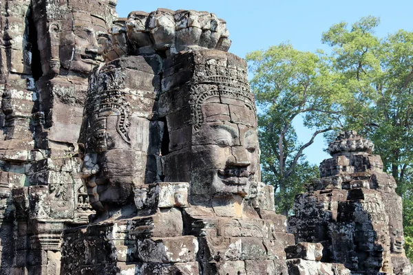 Pohled Chrámy Starobylé Budovy Kambodži Obklopené Deštným Pralesem — Stock fotografie
