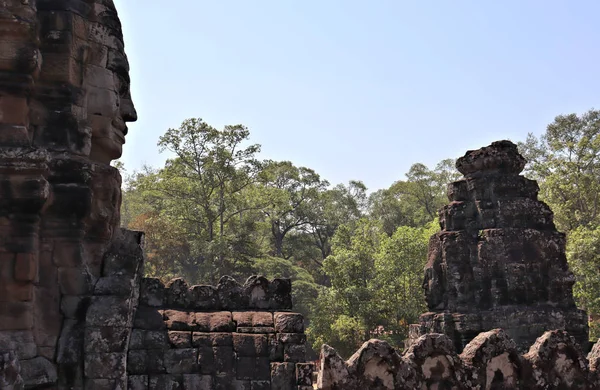Blick Auf Tempel Und Antike Gebäude Kambodscha Umgeben Von Regenwald — Stockfoto