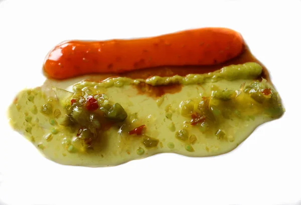 Keuken Ingrediënten Chili Peper Limoen Pikante Saus Een Wit Bord — Stockfoto