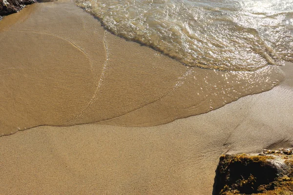 Beach Idyll Sand Stones Bright Sun Glare Waves — Stock Photo, Image