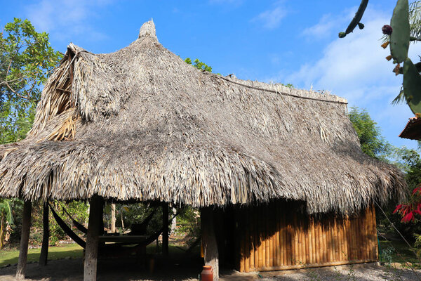 Bungalow in the tropics, bamboo building technology