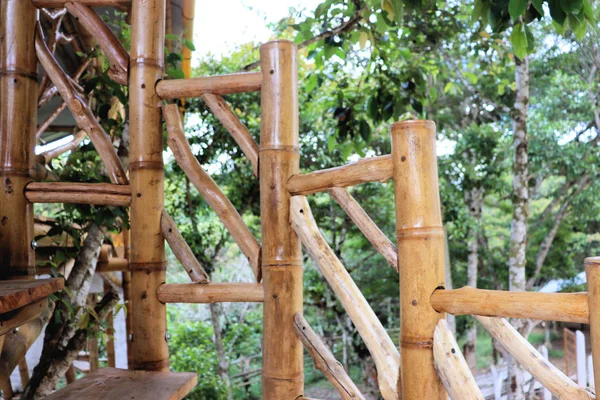 Ecologia House Κατασκευασμένο Από Μπαμπού Καλάμι Και Ξύλο Στα Βουνά — Φωτογραφία Αρχείου