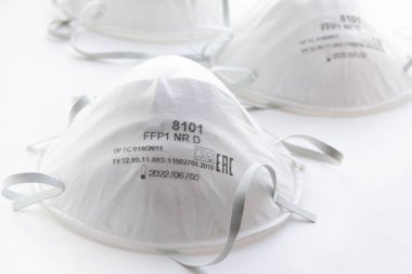 Tıbbi maske, tıbbi koruyucu maske. Tek kullanımlık yüz maskesi ağız ve burnu kapatır..