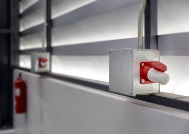 Elektrik fiş iç ambar.