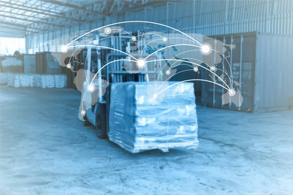 Gaffeltruck lägger Last från lagerställe för logistisk Import Export — Stockfoto