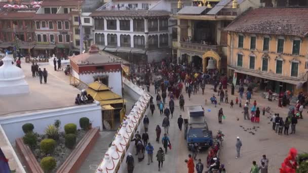 KATHMANDU, NEPAL, 25 mar 2017: Viața de zi cu zi pe o stradă Kathmandu aproximativ Mar 2017 în Kathmandu, Nepal. Kathmandu este capitala și cel mai mare aglomerat urban din Nepal. . — Videoclip de stoc