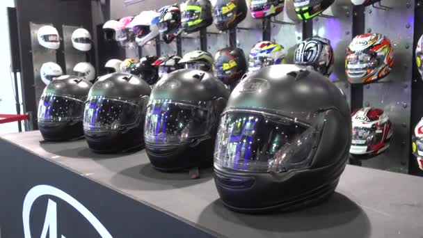 28 mars 2017. Bangkok, Thaïlande Casque de moto exposé au 38ème Salon International de l'Auto de Bangkok au Impact Centre . — Video