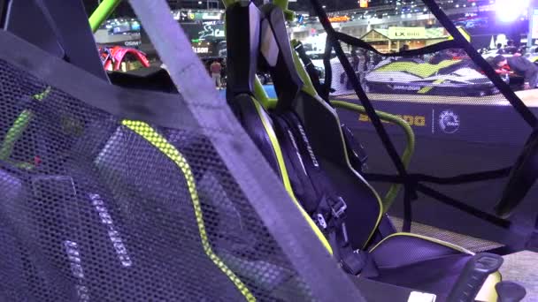 28 mars 2017. Bangkok, Thaïlande. Les voitures hors route MAVERICK X3 by Can-Am exposées au 38e Salon international de l'auto de Bangkok au Centre d'impact . — Video