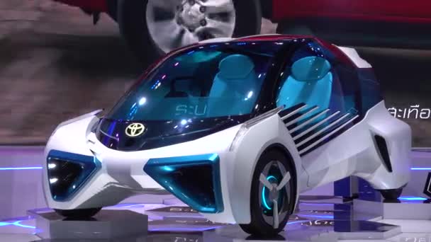 28 maart 2017. Bangkok, Thailand.Toyota Fcv Plus concept tentoongesteld op de 38e Bangkok International Auto Show in het centrum van Impact. — Stockvideo