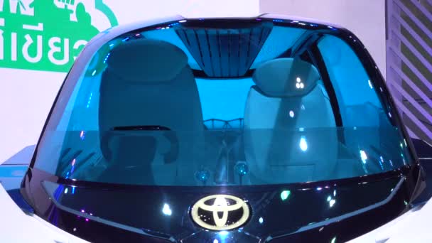 2017 年 3 月 28 日。曼谷，Thailand.Toyota Fcv 加概念上的 38 曼谷国际汽车展在影响中心展出. — 图库视频影像