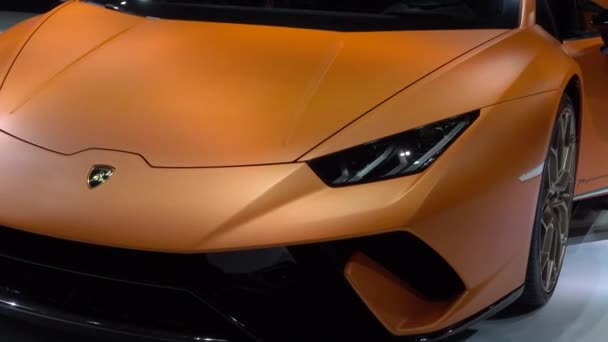 2017. március 28.. Bangkok, Thaiföld. Lamborghini autó jelenik meg a 38 Bangkok nemzetközi Auto Show a hatása központban. — Stock videók